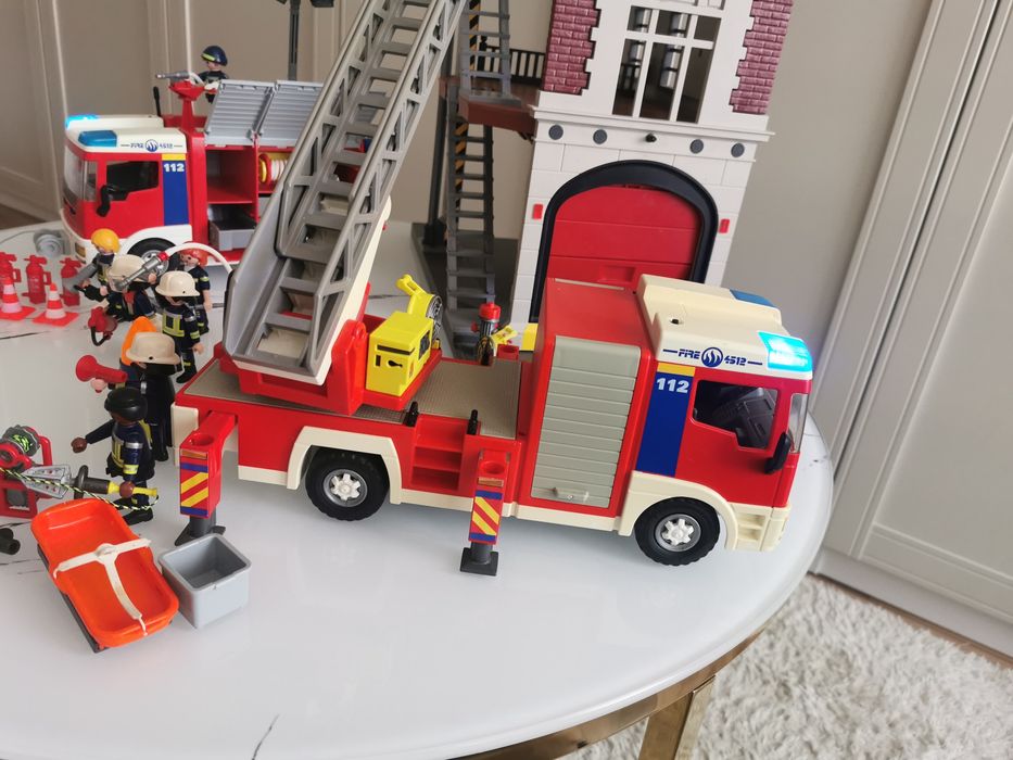 Playmobil duży zestaw straży pożarnej, budynek i auta