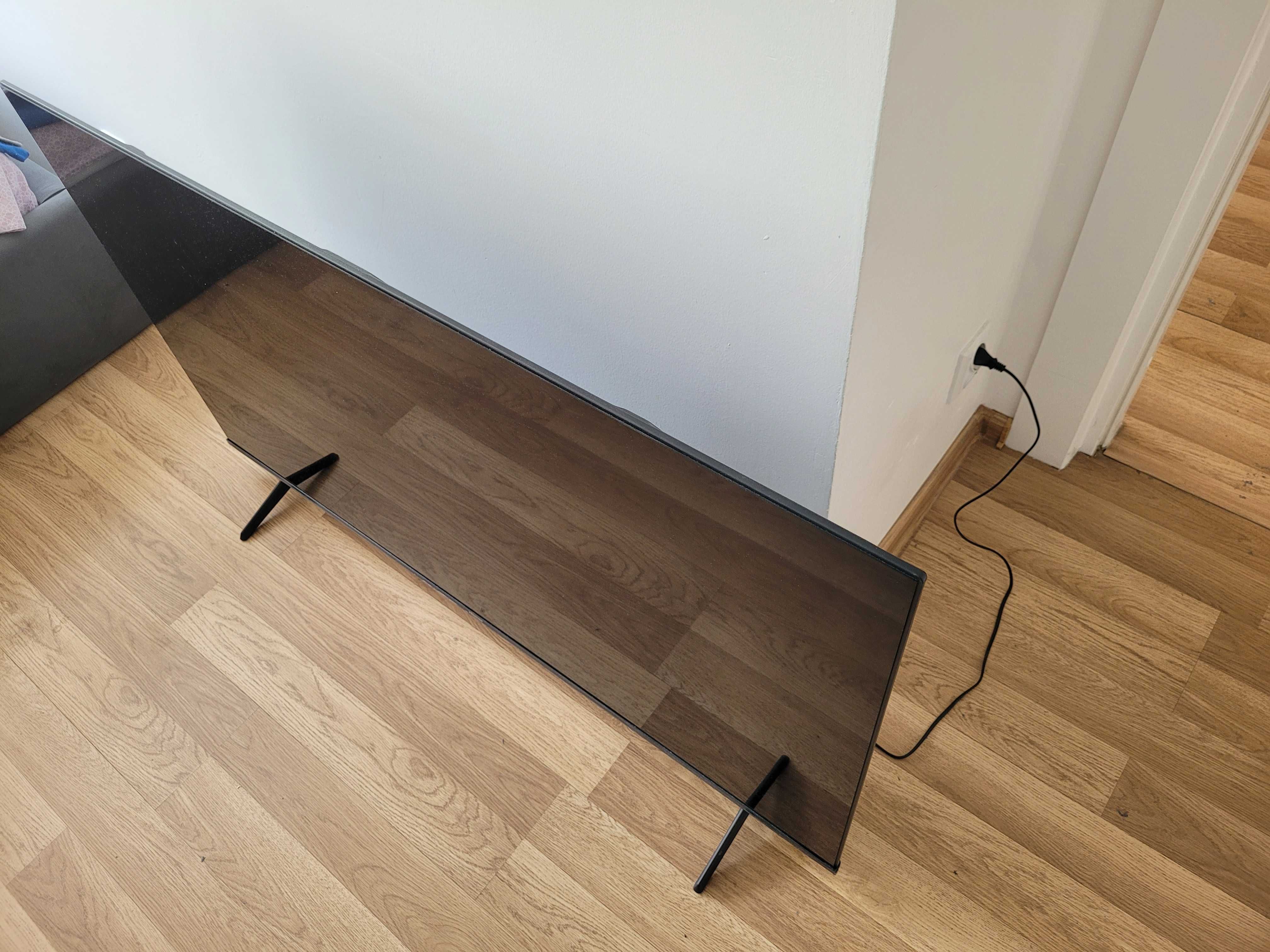 Telewizor Hisense 55E7NQ, uszkodzona matryca