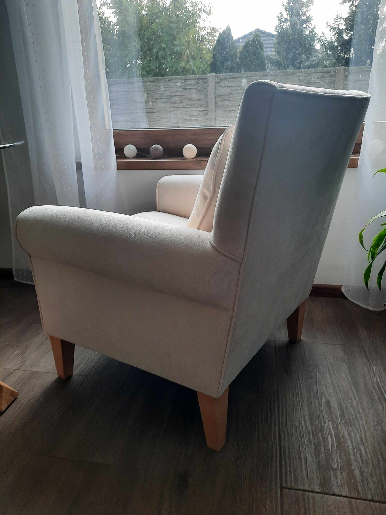 Wygodny i elegancki  fotel klubowy.