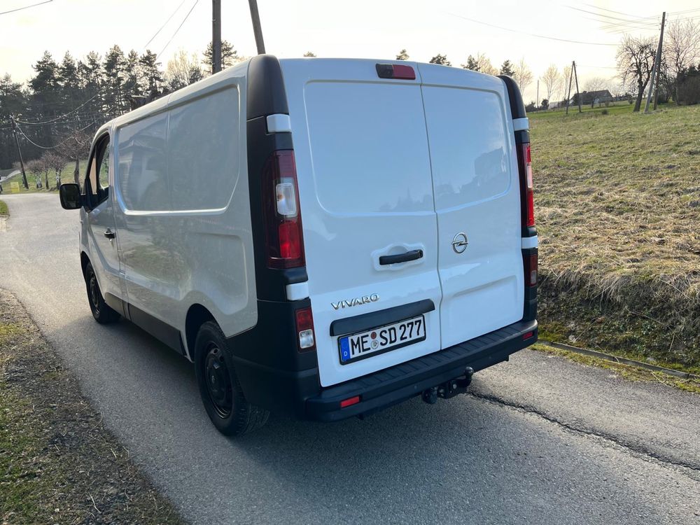 Opel Vivaro 1.6 2015r L1H1