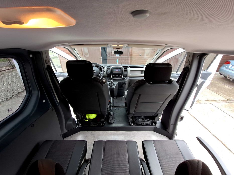 Renault trafic 3 brygadówka 6 osobowy