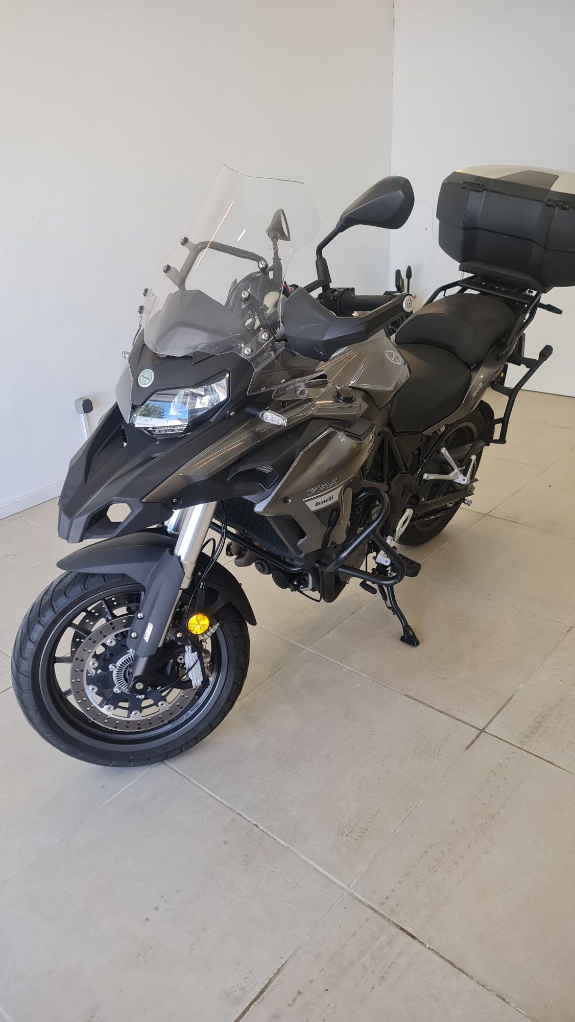Benelli trk 502.
