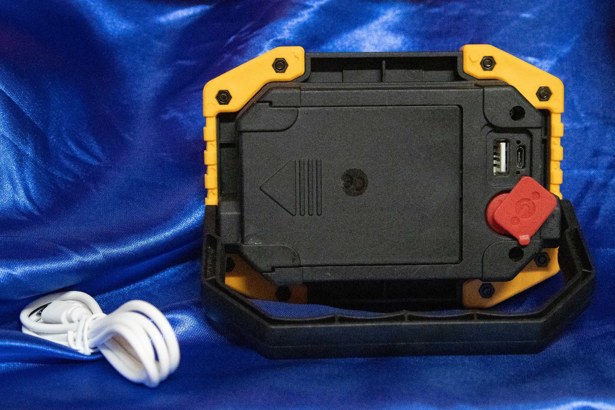 Світлодіодний LED прожектор (ліхтарь) Power Bank - CARPRIE 840 - IP65