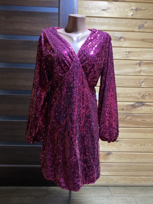 Рожева сукня в паєтку