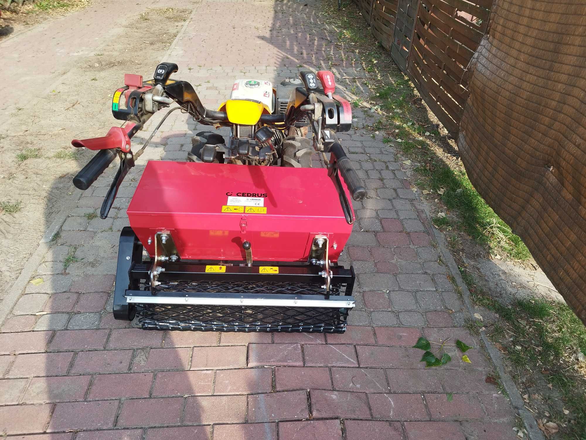 Siewnik z napędem do trawy , siew mechaniczny