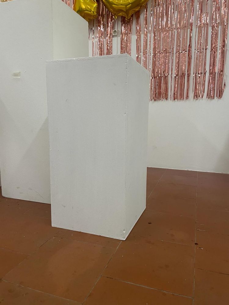 Aluguer de painéis e cubos para eventos