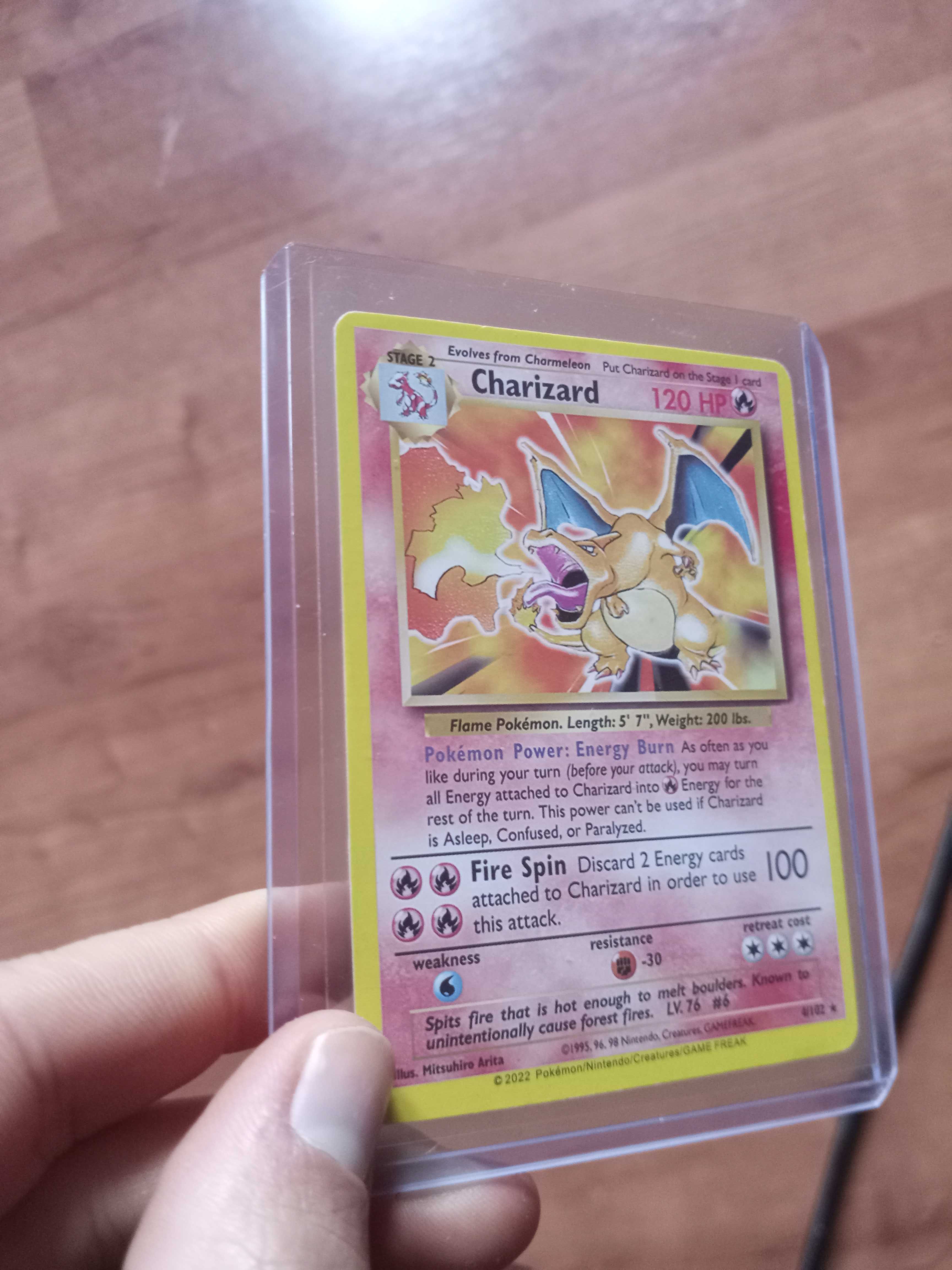 Carta Pokémon Charizard 4/102