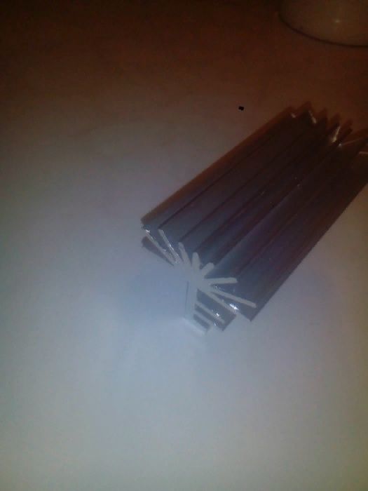 Алюминевые радиаторы для охлаждения транзисторов и микросхем.  1 и 2 .