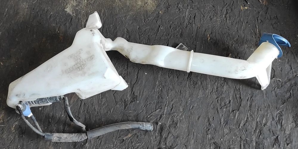 ZBIORNIK ZBIORNICZEK PŁYNU SPRYSKIWACZY VW POLO 9N SKODA FABIA 1 SEAT IBIZA