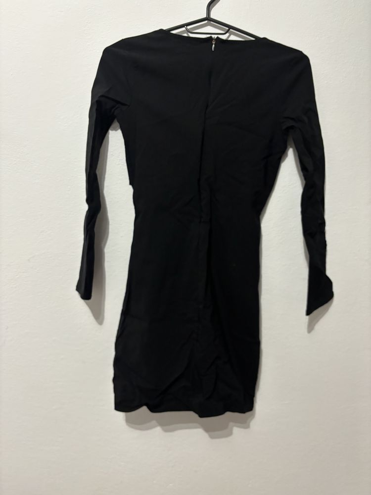 Nowa sukienka mini czarna Bershka S z wycięciami pod biustem
