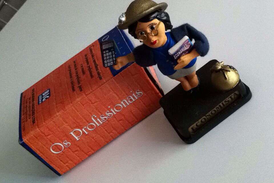 Boneca Coleção Economista