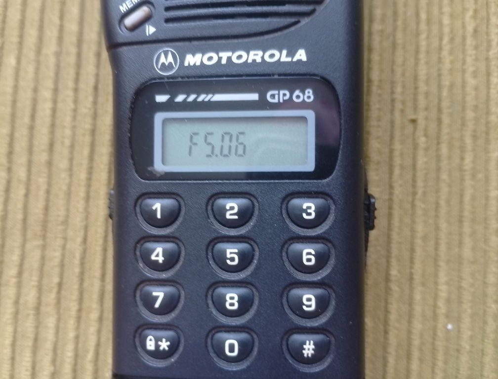 Радиостанция Motorola GP68