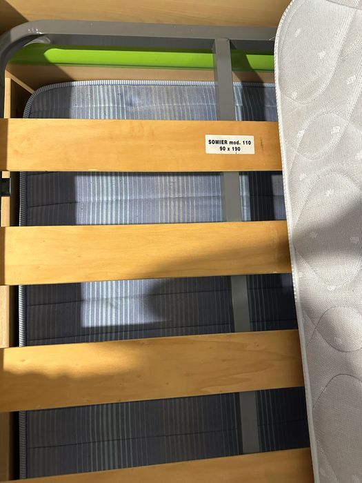 1 Cama+ 2 estrados+ 2 colchões+ 3 gavetas em um móvel só