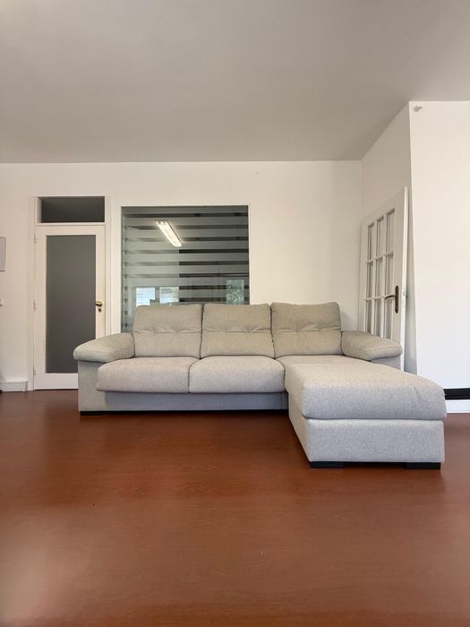 Sofá com chaise longue amovível