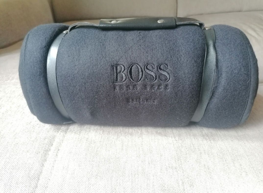 Koc Hugo Boss czarny polarowy