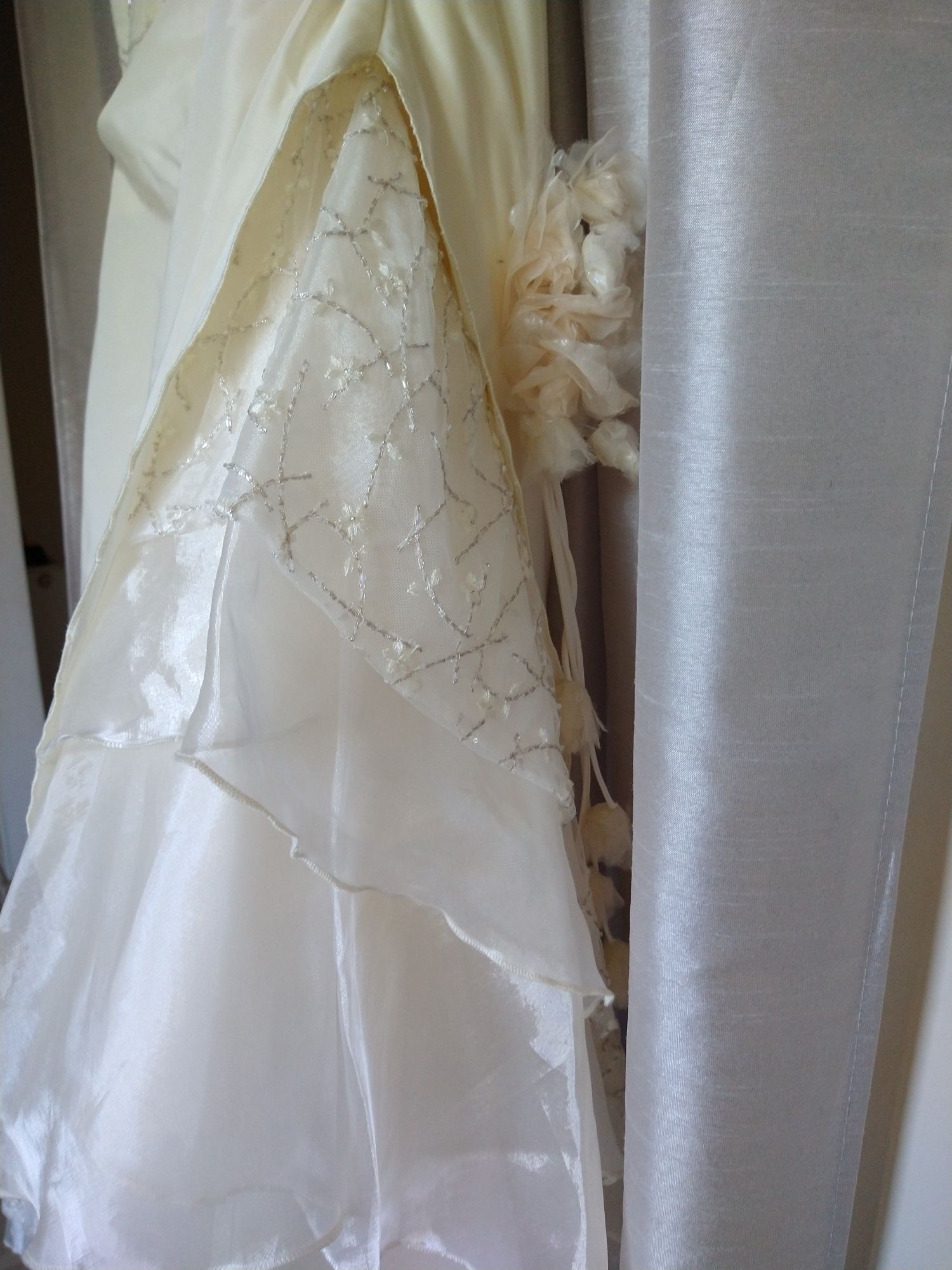 Piękna suknia ślubna KAREEN kolor kremowy S