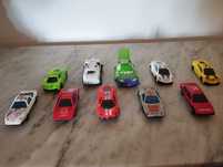 Lote de carros colecionáveis.