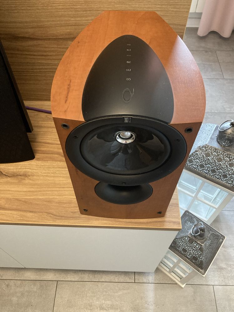 Kolumny podstawkowe Kef Q1