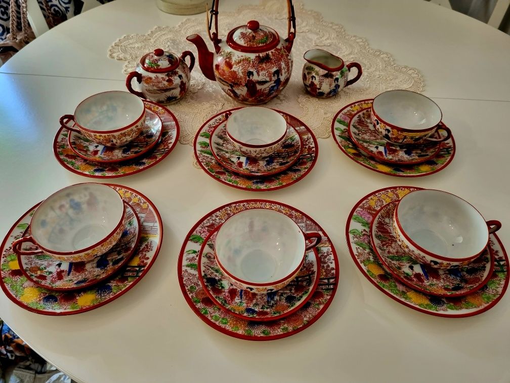 Japoński porcelanowy serwis do herbaty