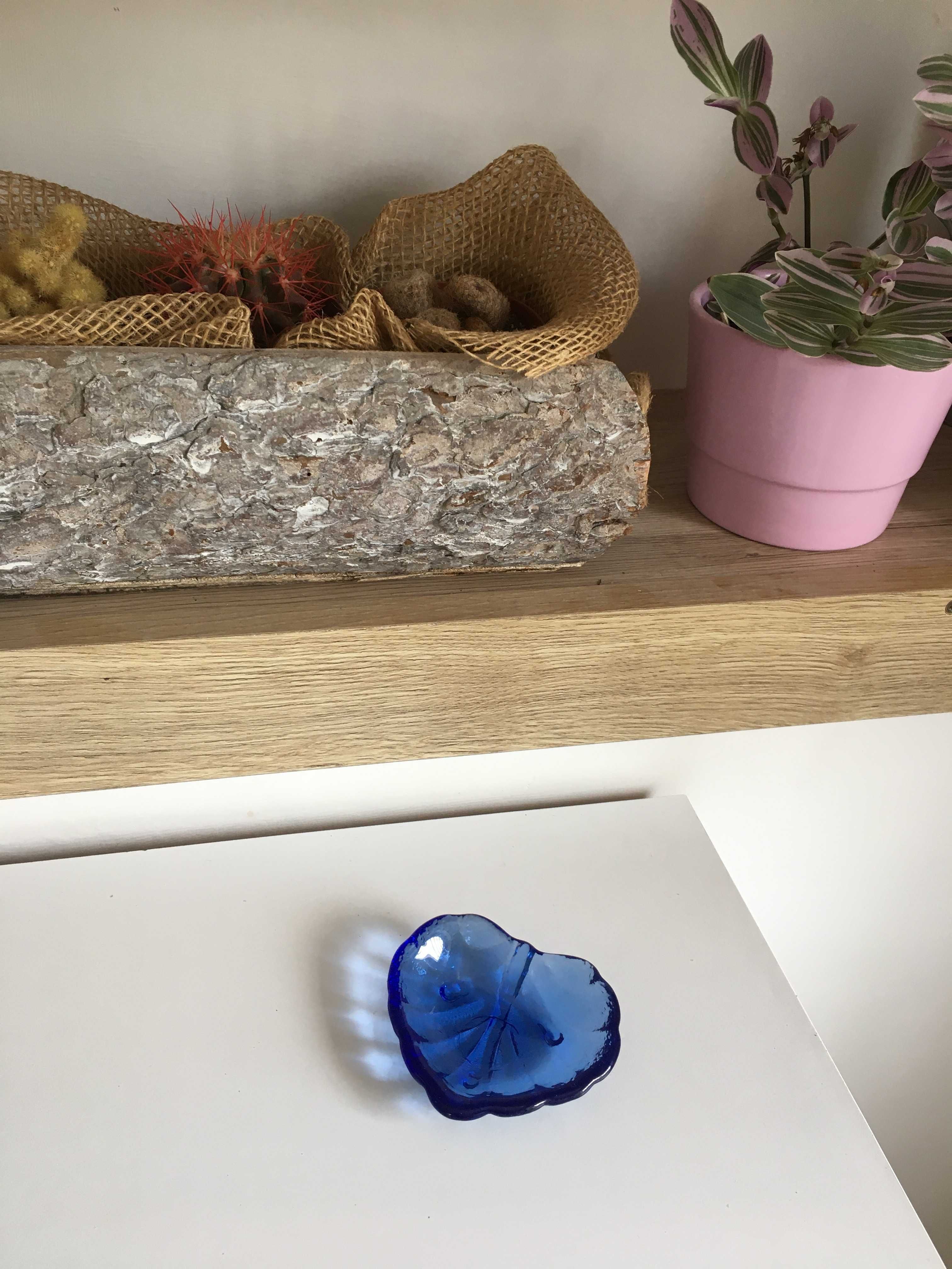Patera liść oraz podstawka szkło PRL Krosno kobalt w kształcie serca