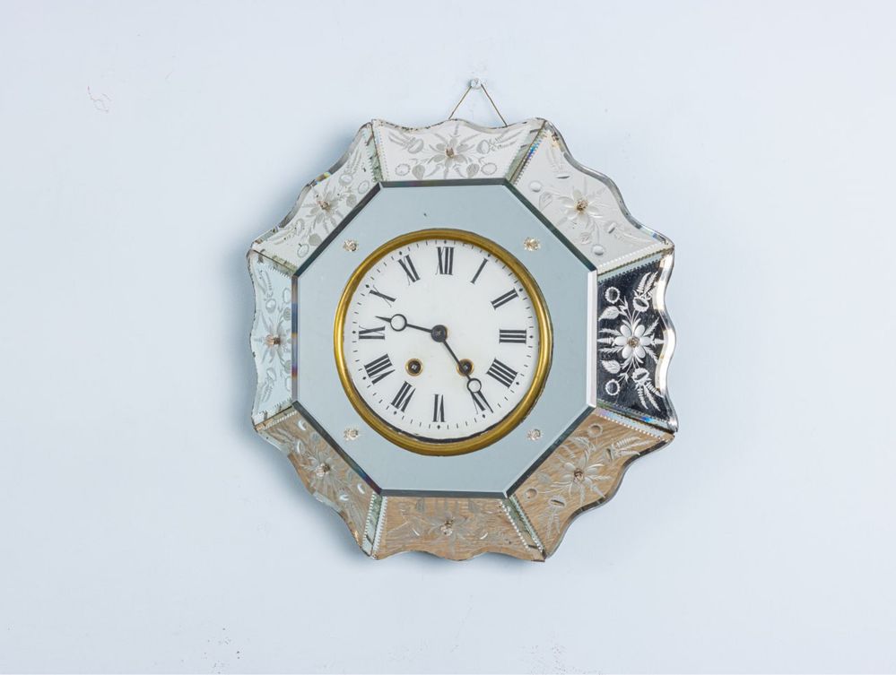 Антикварний настінний годинник з венеціанського скла