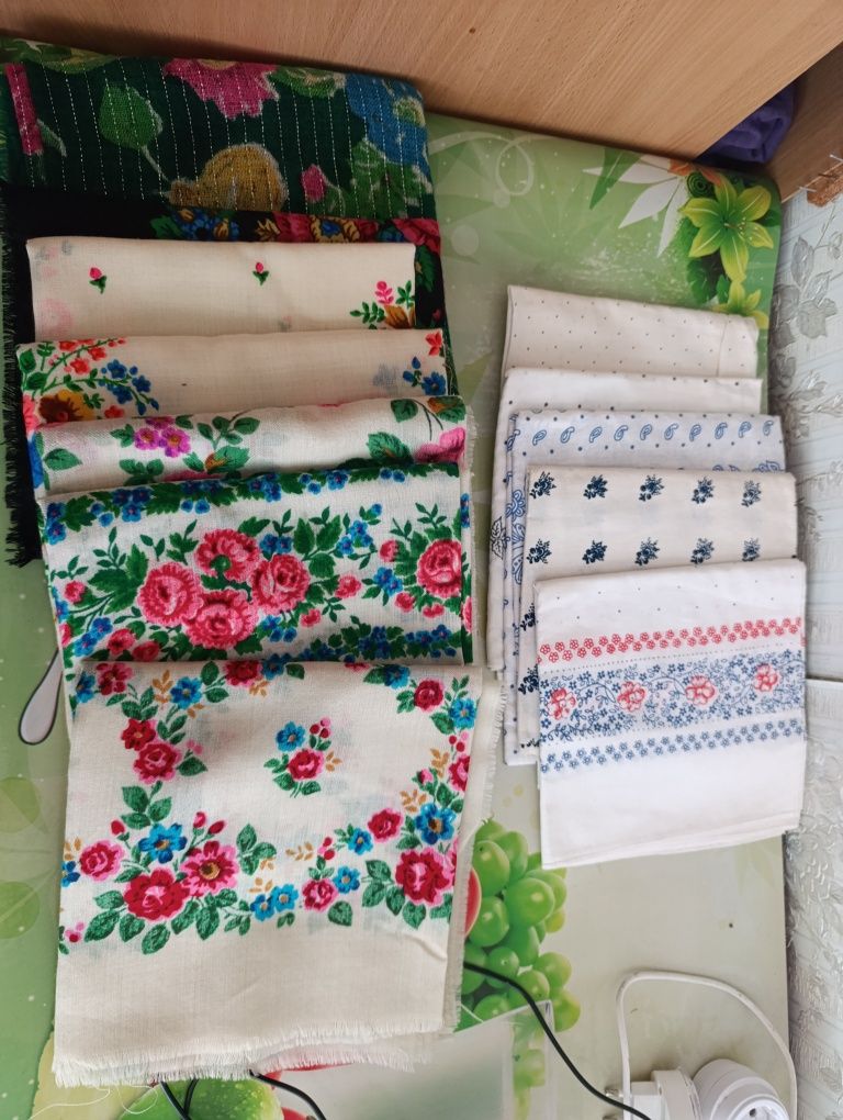 Продам полотенца и платки СССР новые.