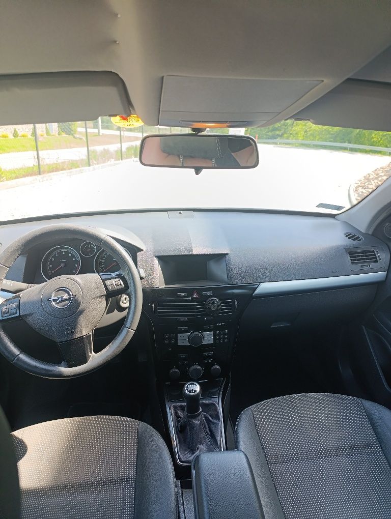 Opel Astra H 1.6 bezyna klima 115km niski przebieg  190tys