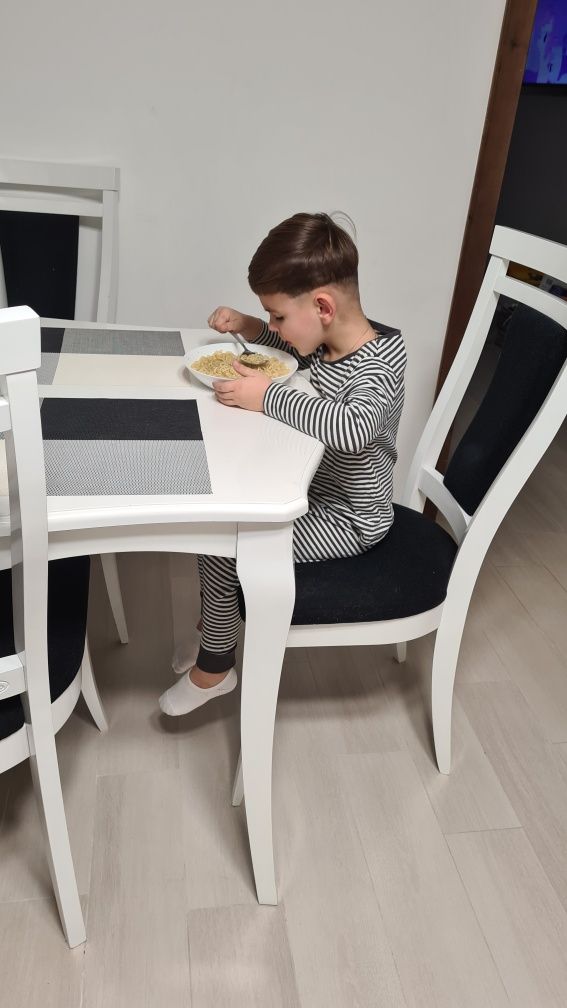 Стіл 6 стільців стіл