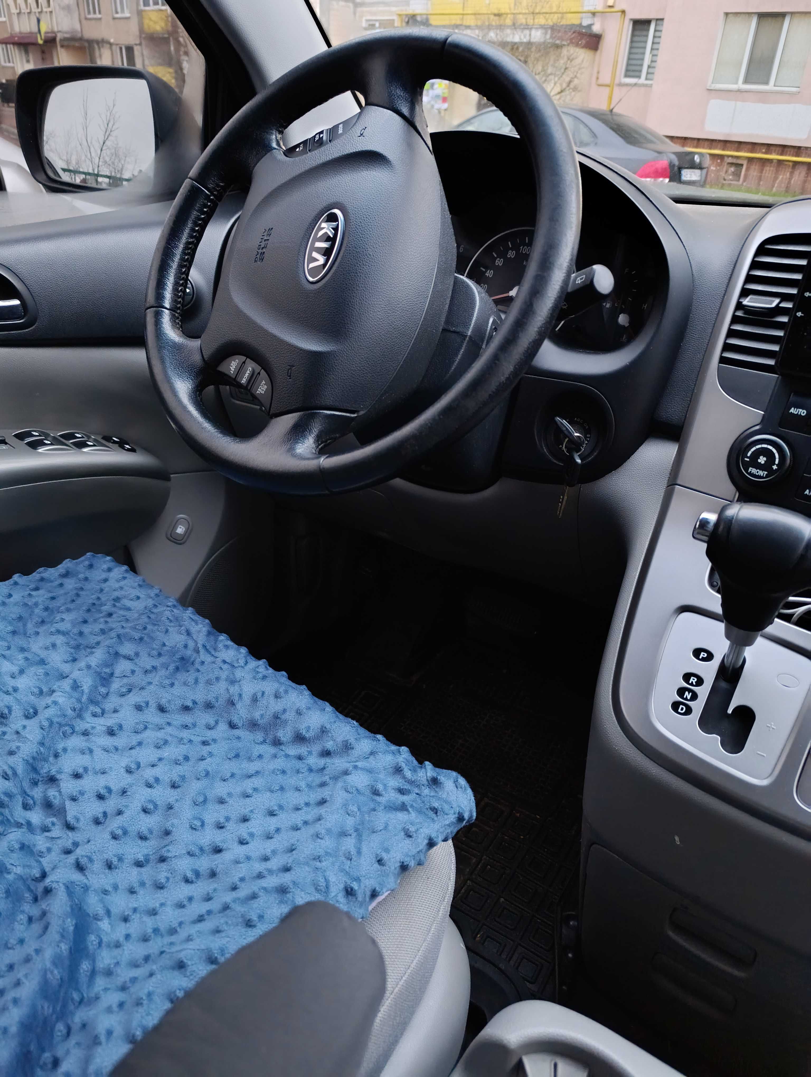 авто Kia Carnival