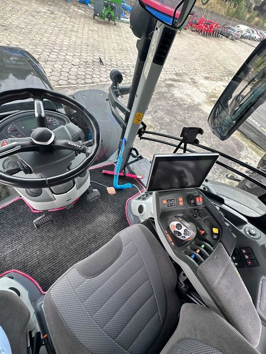 Ciągnik CLAAS AXION 830