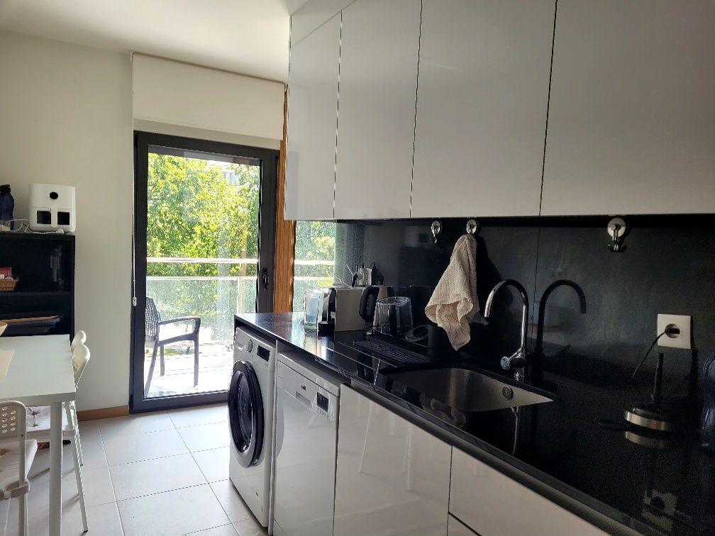 Quarto em apartamento novo para arrendar