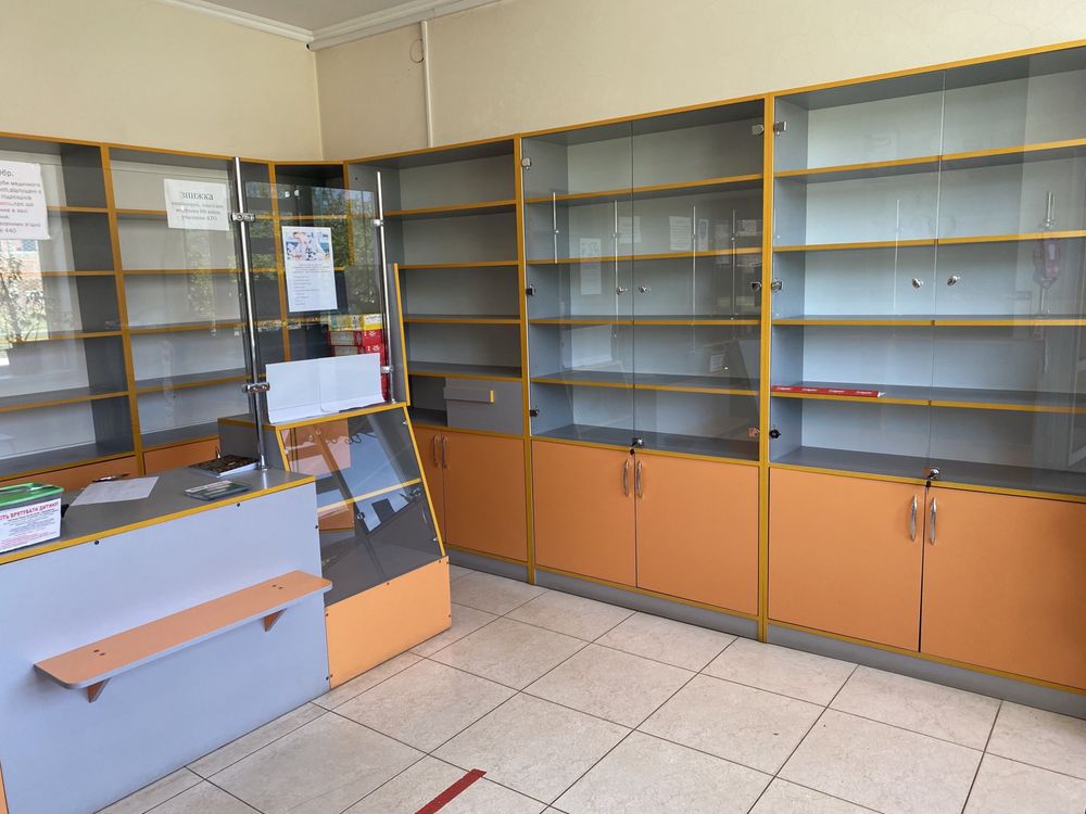 Меблі для магазину або під аптеку