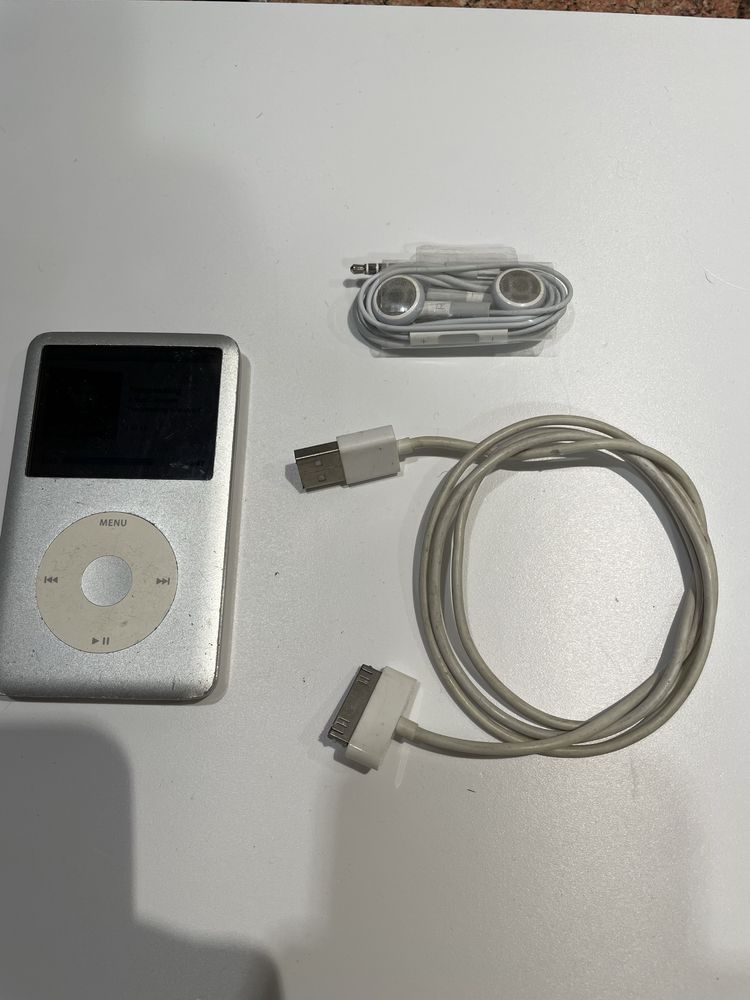 Ipod clasic 80GB z ładowarka i sluchawkami
