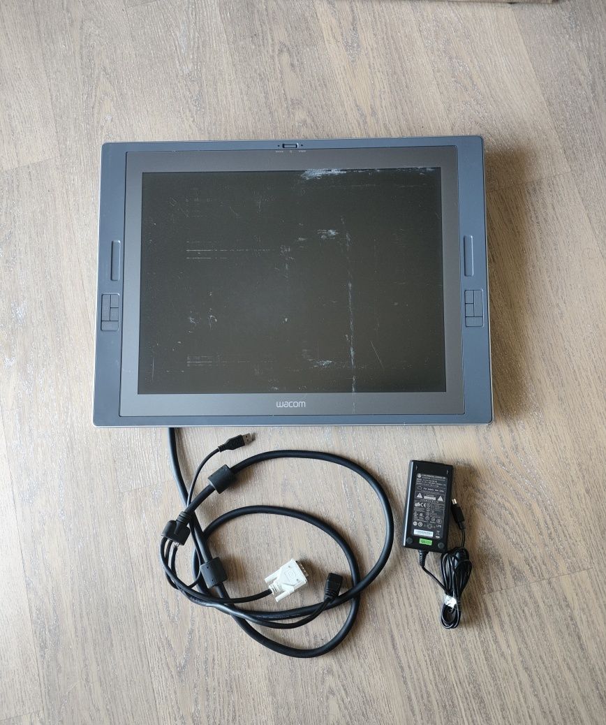 Графічний планшет Монитор-Wacom Cintiq 21UX (DTZ-2100D/G) під ремонт
