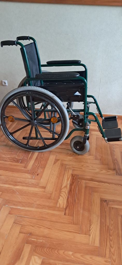Solidny wózek inwalidzki