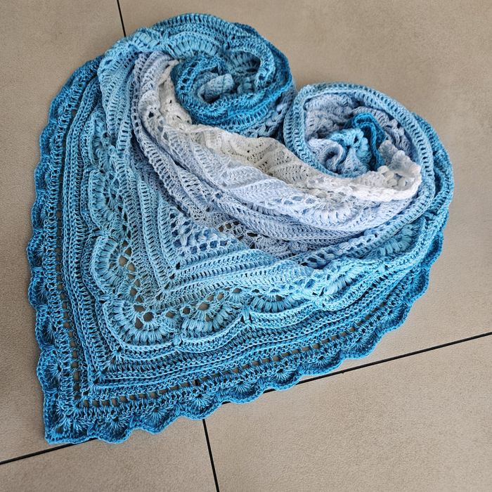 Chusta robiona na szydełku rękodzieło Handmade