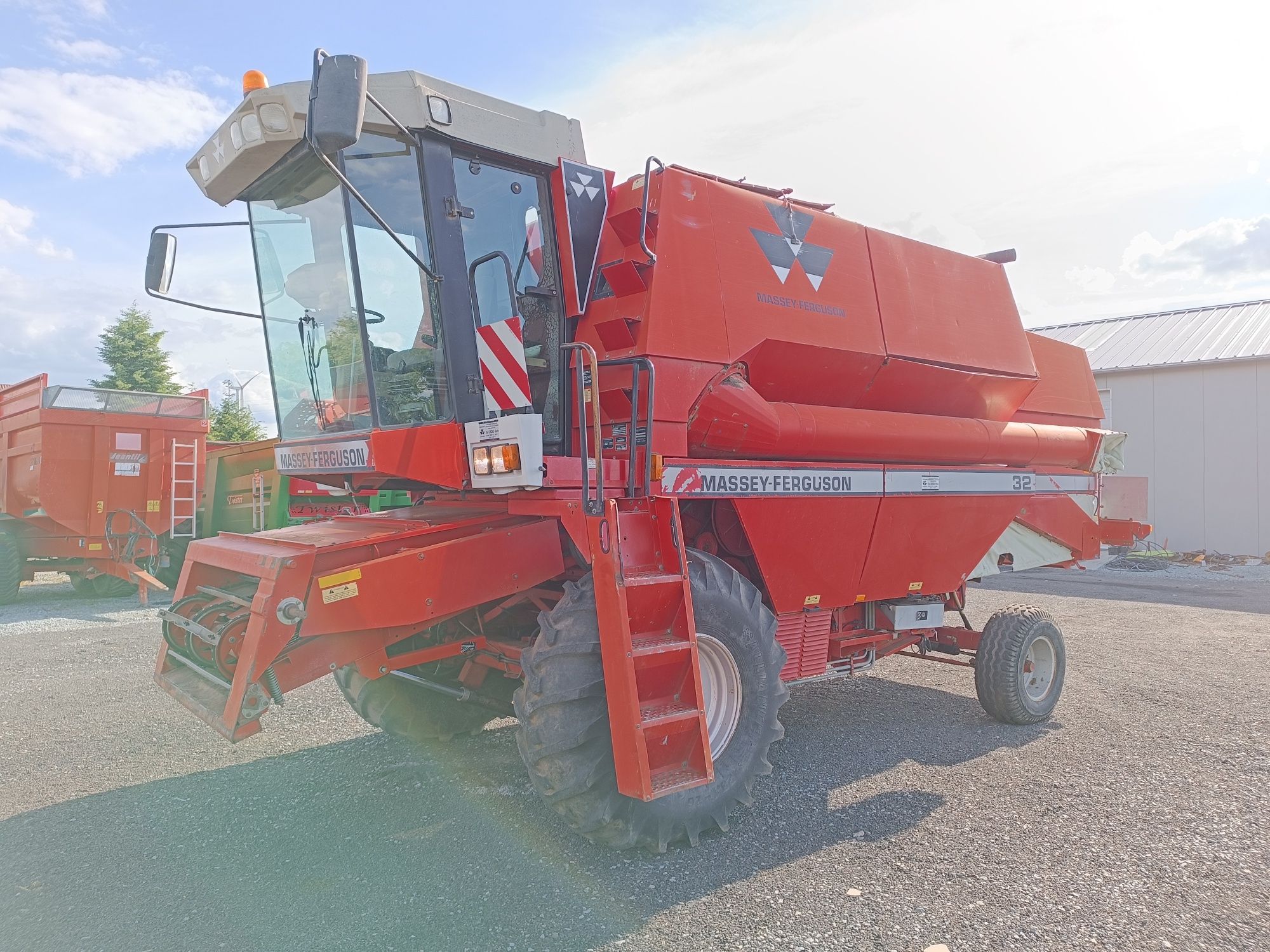 Massey Ferguson 32 heder z wózkiem (Claas, dominator, new holland, joh
