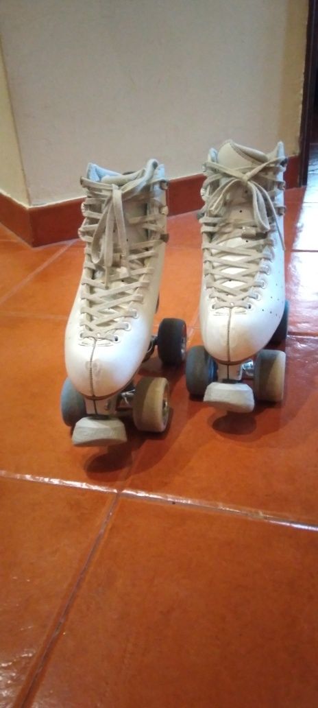 Vendo patins para competição