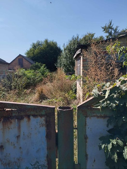 Продам земельну ділянку з будинком