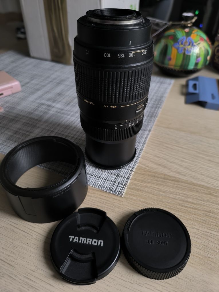 Lente TAMRON AF 70-300mm F/4-5.6 Di LD MACRO 1:2