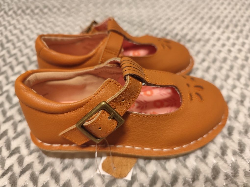 Nowe urocze buty skórzane, next r.24