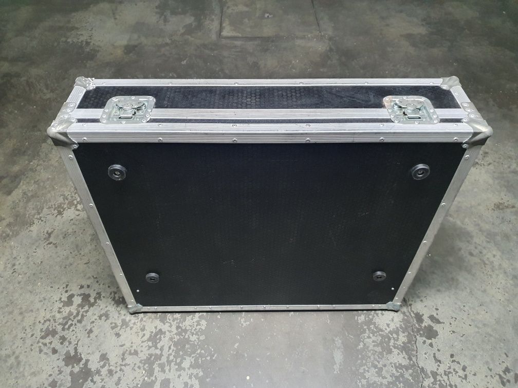 Flight case para mesa Yamaha MG 24/14