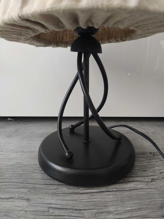 Lampka nocna styl prowansalski czarna metalowa ozdobna podstawa