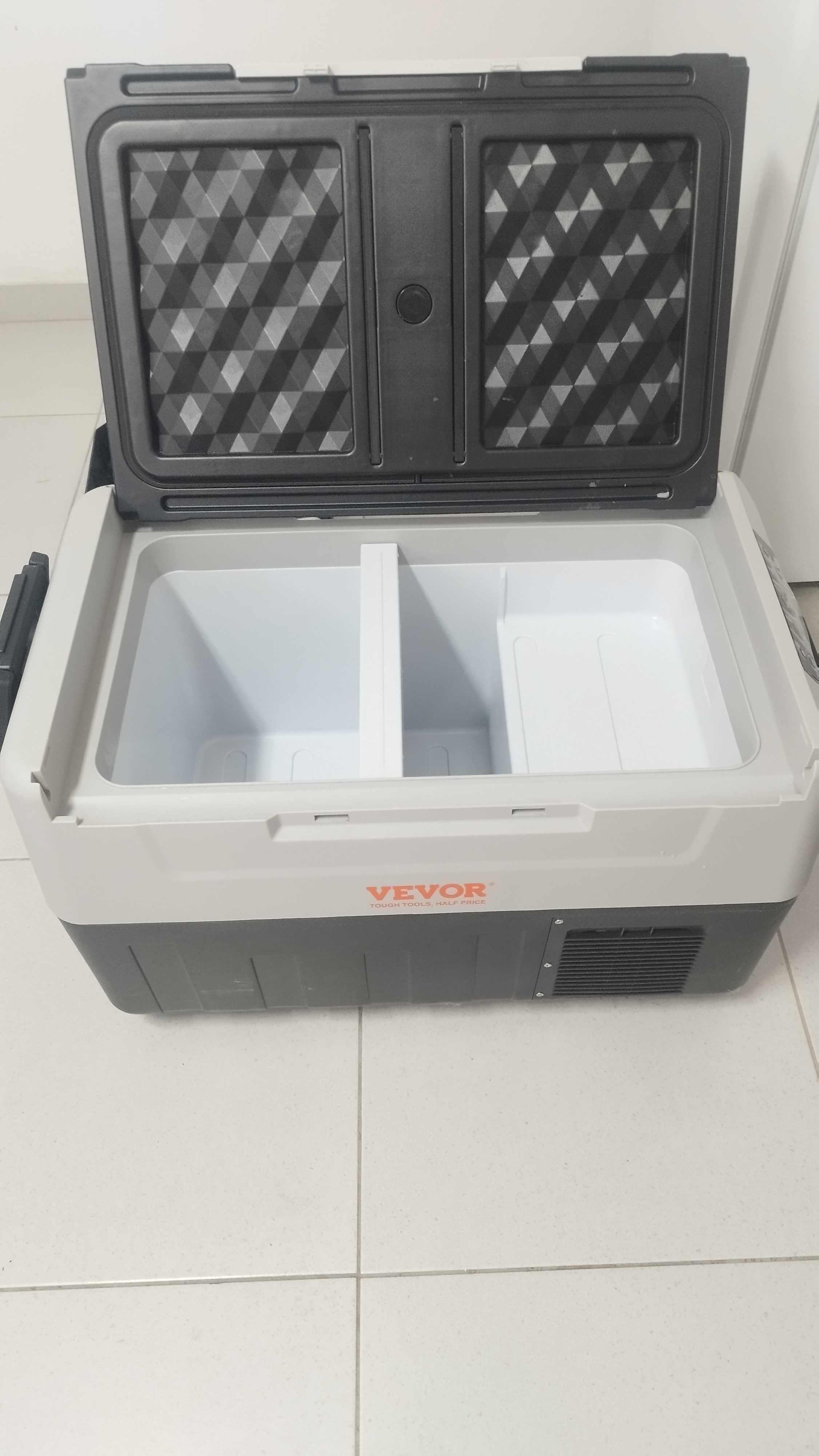 Geladeira 12/24 volts vevor com dual zone e um fogão de Camping