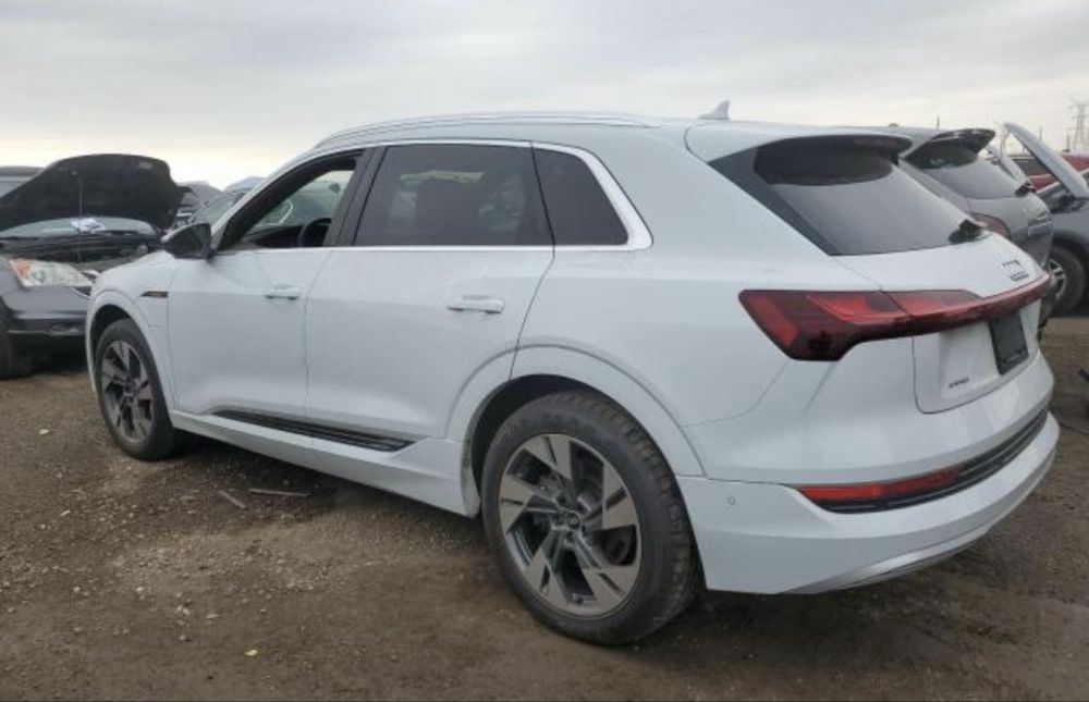 Etron e-tron s етрон ауді audi єтрон s капот