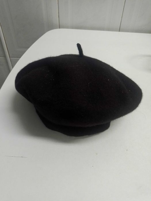 Boina castanha em bom estado