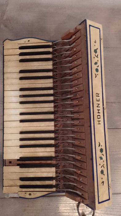 Akordeon Hohner tango lll prawy korpus głośnice galeryjka