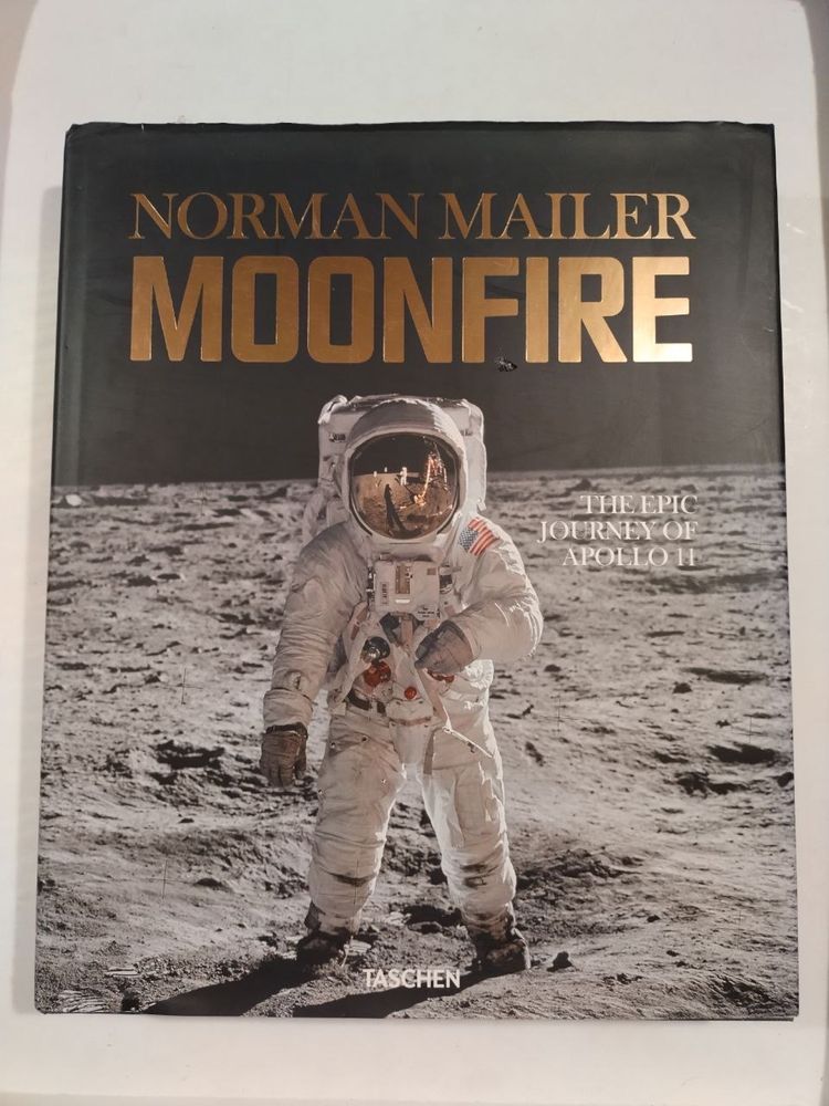 Книга Norman Mailer. MoonFire. The Epic Journey of Apollo 11