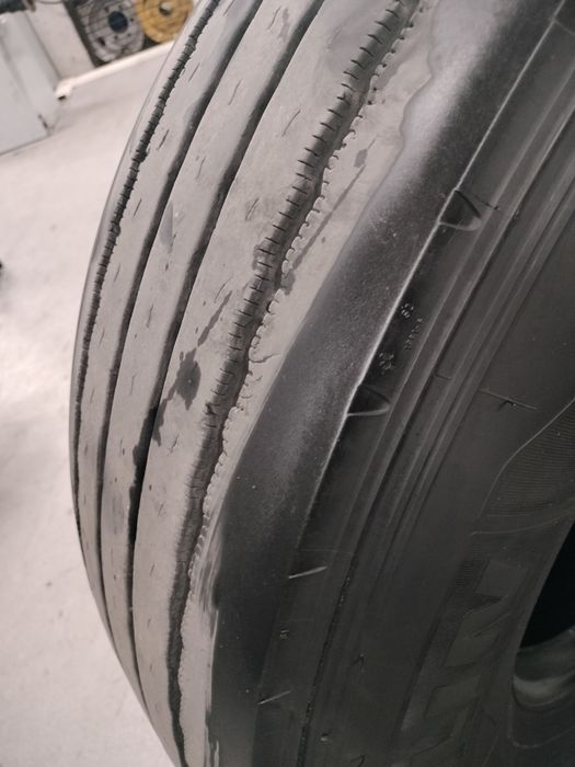 Pneu semi novo 315/80R22,5