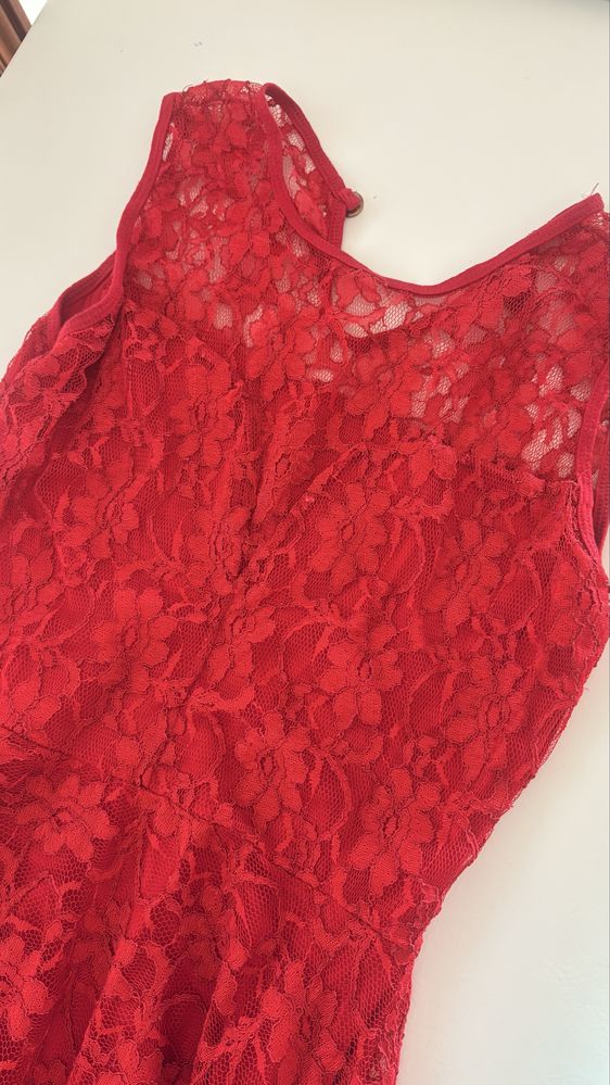 Vestido de renda vermelho